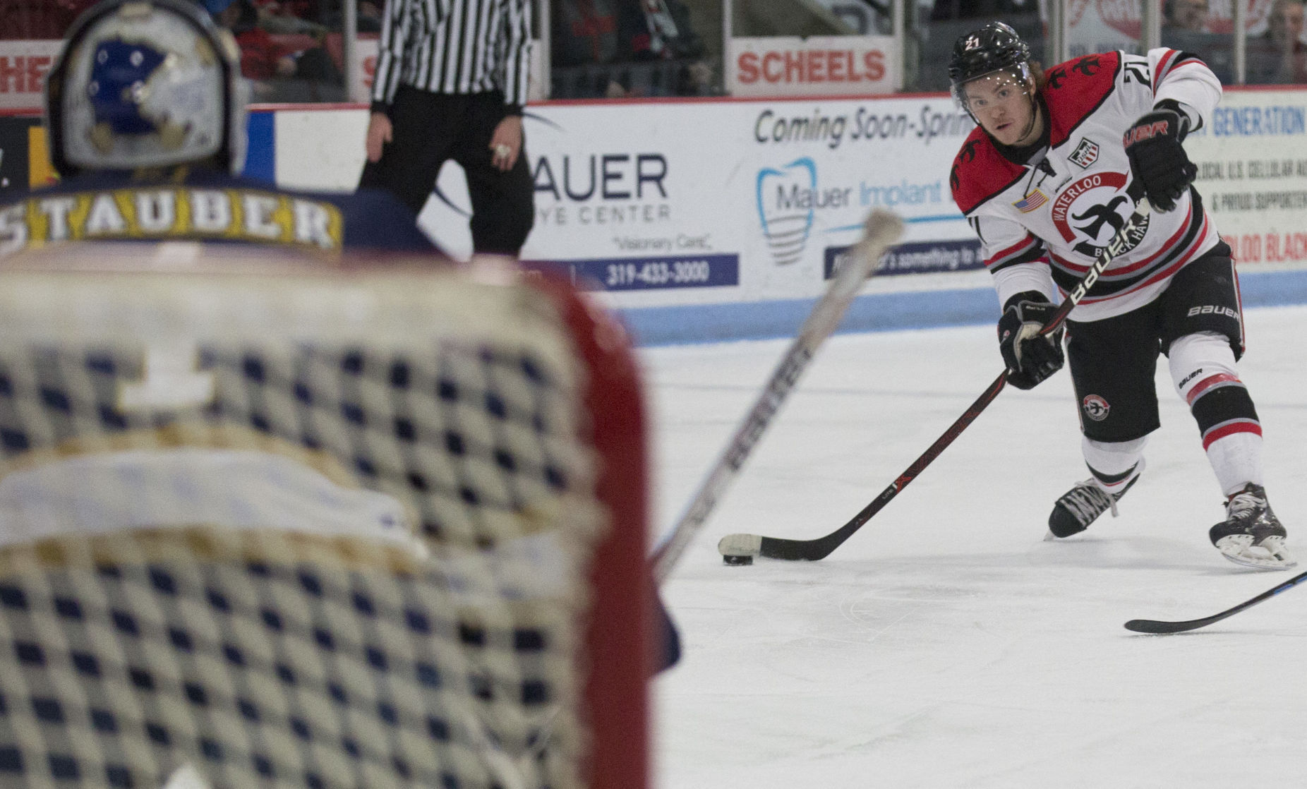 041919kw-blackhawk-hockey-01